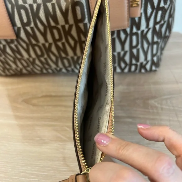 DKNY Tote NWT & Wristlet NWOT BUNDLE - Picture 5 of 14